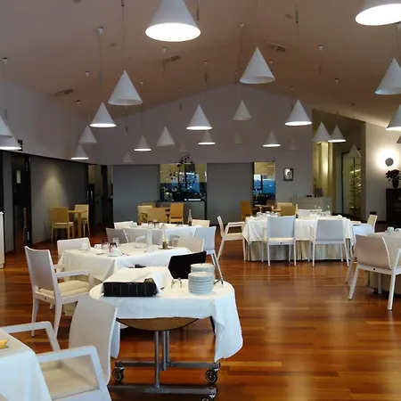 Hotel De 4*